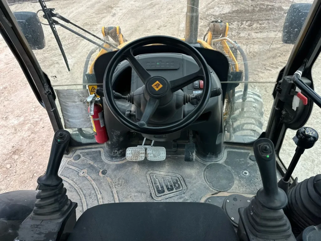 2022 JCB 3CX 15HFCE backhoe