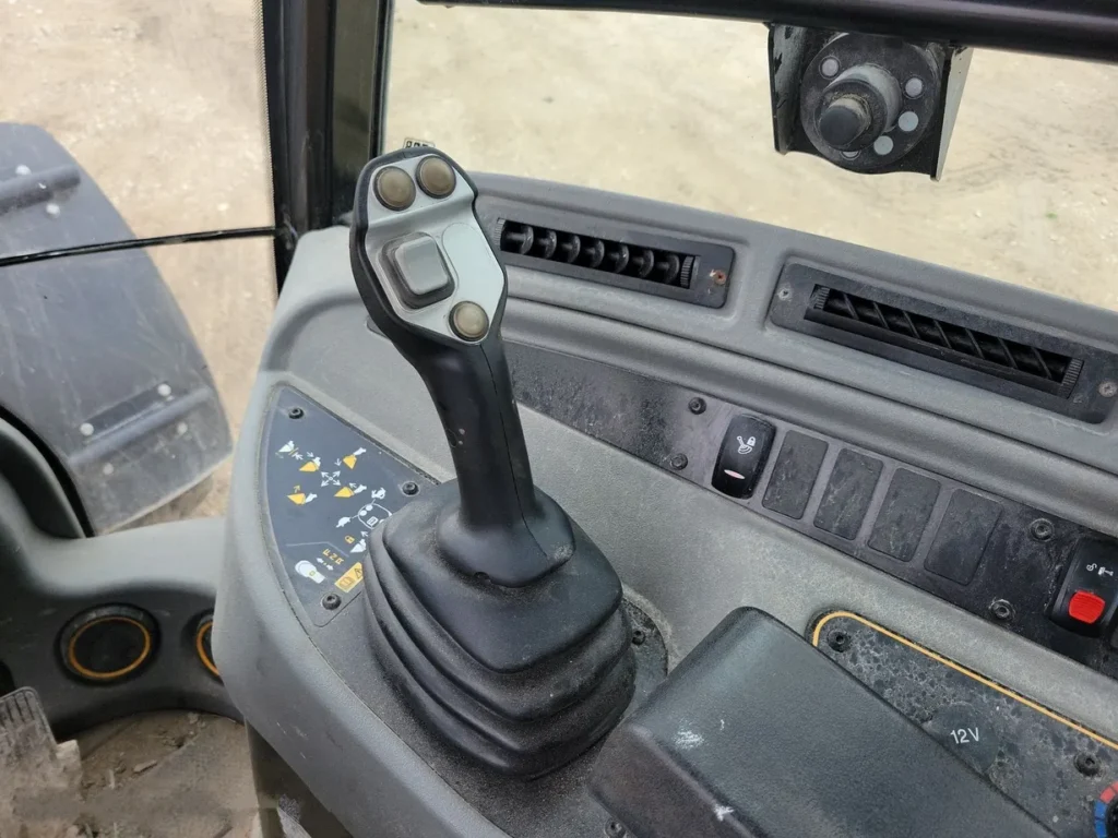 2022 JCB 407 wheel loader