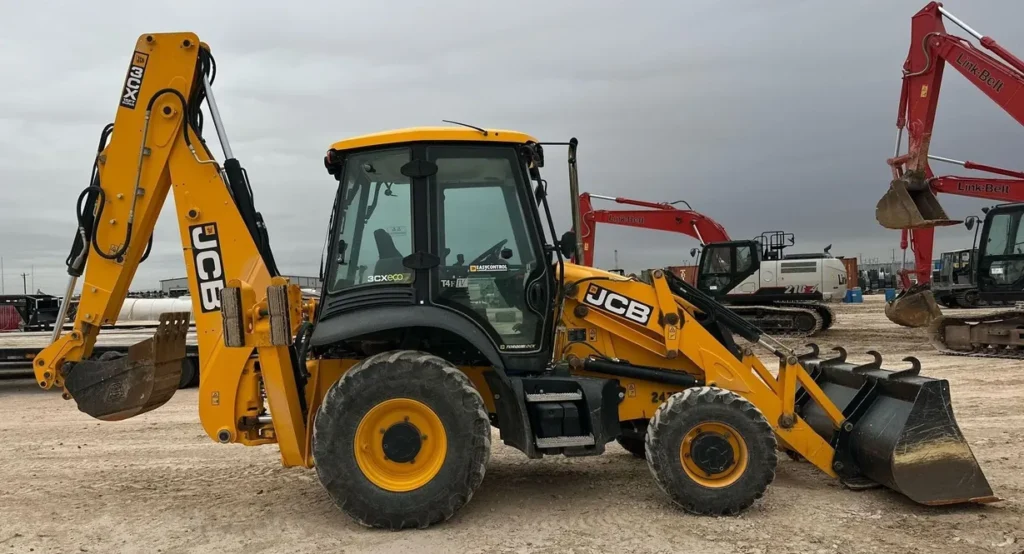 2022 JCB 3CX 15HFCE backhoe