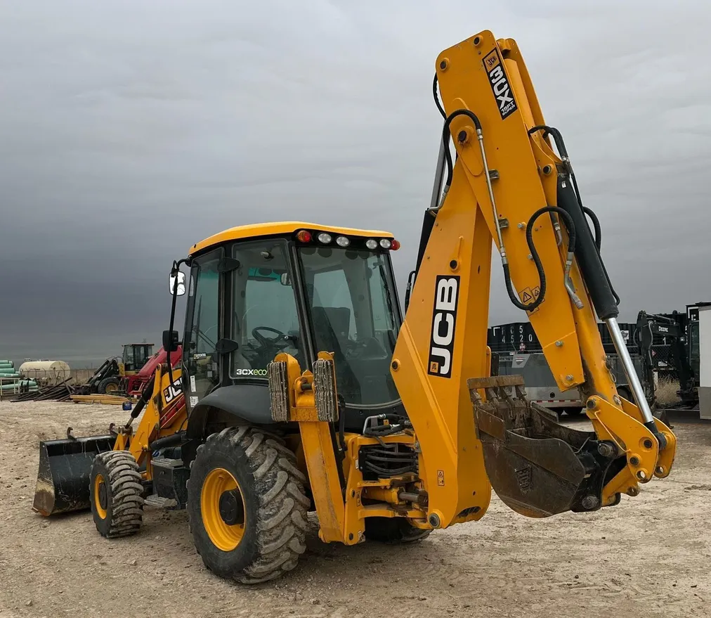 2022 JCB 3CX 15HFCE backhoe